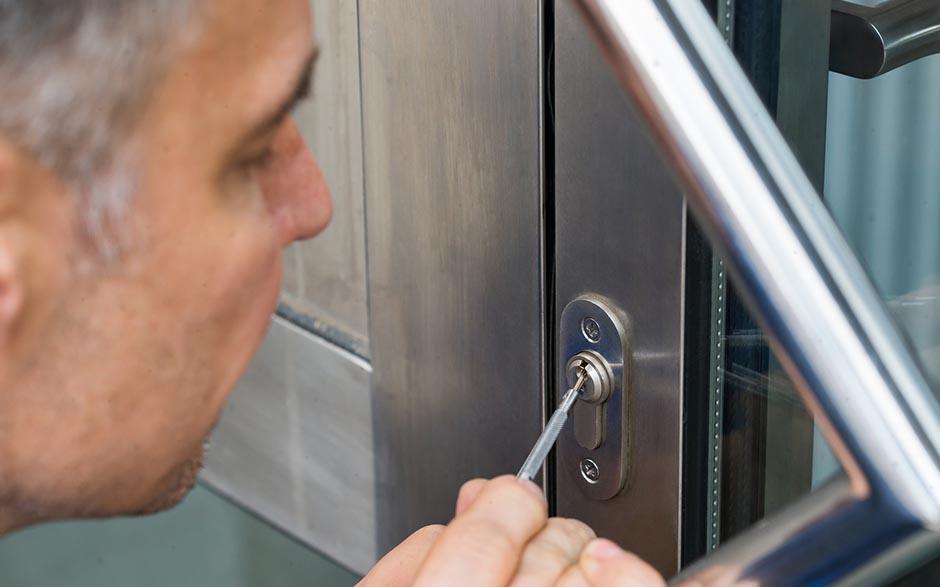 Allauch comment ouvrir une porte fermée à clé avec un trombone